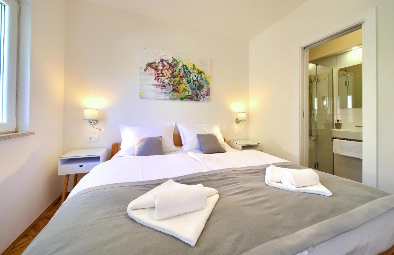 Apartments Adria Danka Кърк Екстериор снимка