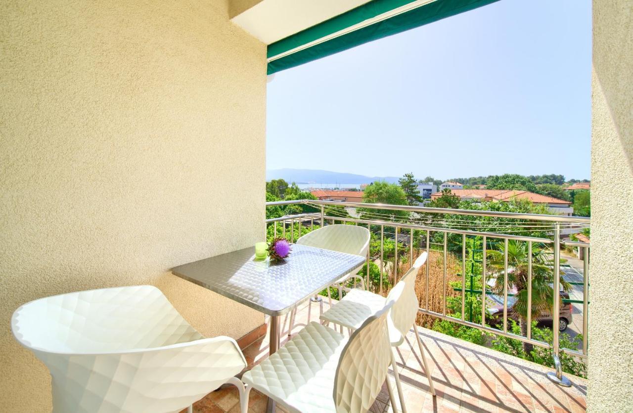 Apartments Adria Danka Кърк Екстериор снимка