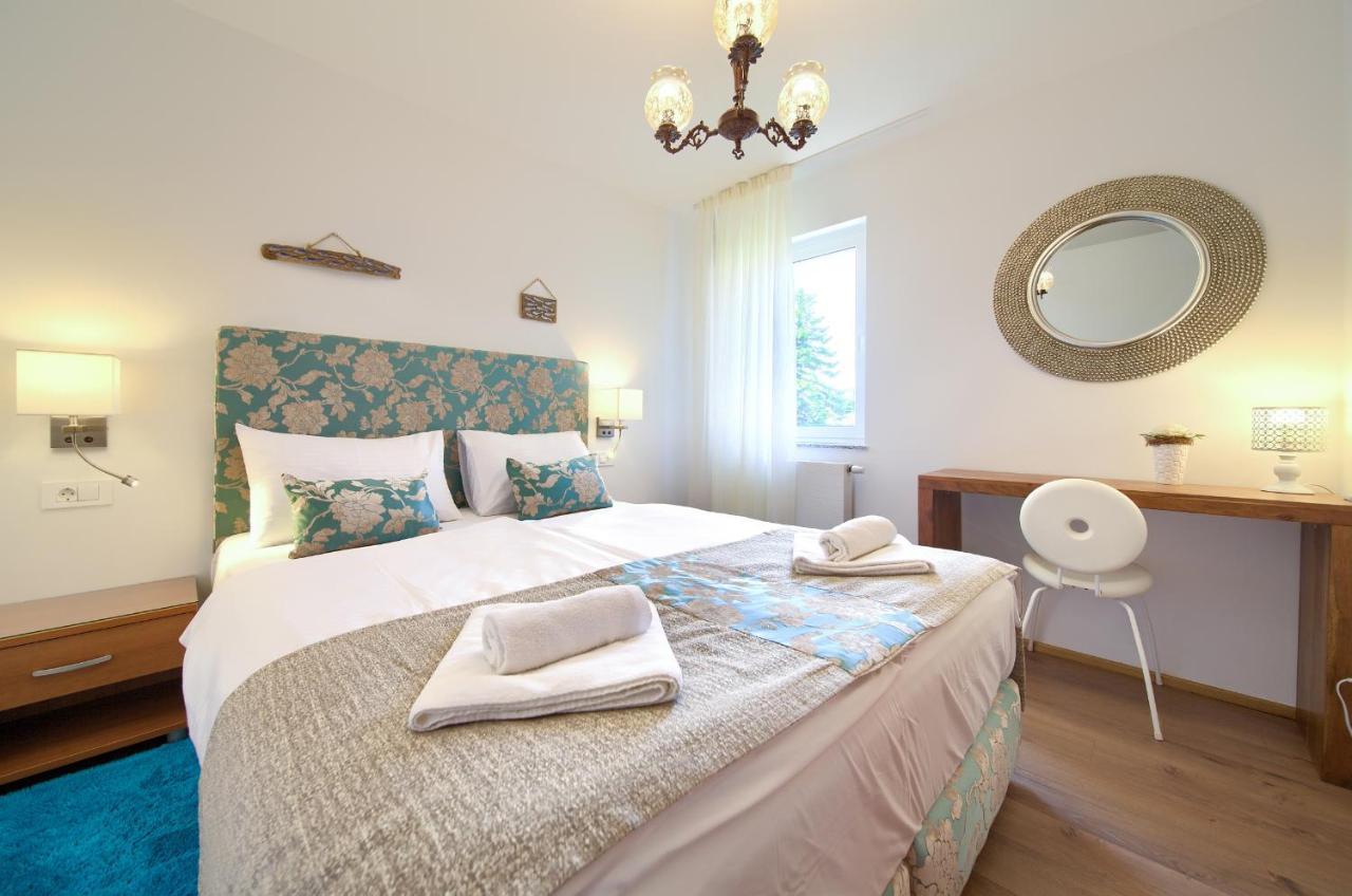 Apartments Adria Danka Кърк Екстериор снимка