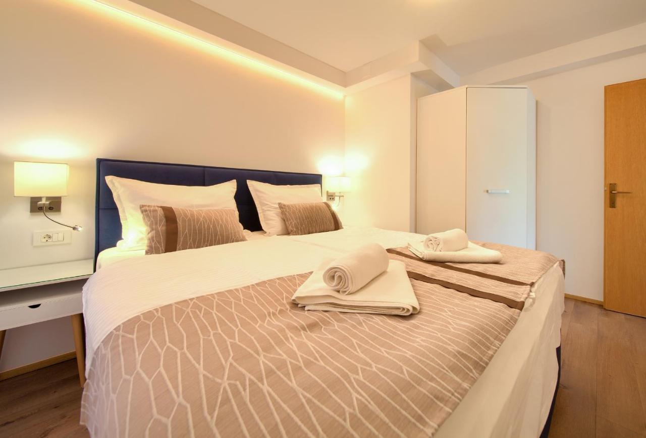 Apartments Adria Danka Кърк Екстериор снимка
