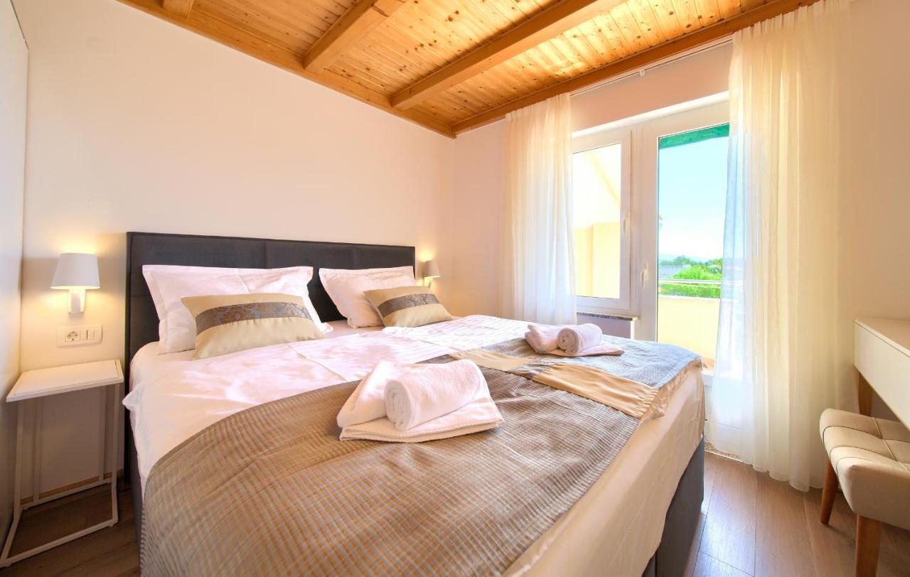 Apartments Adria Danka Кърк Екстериор снимка