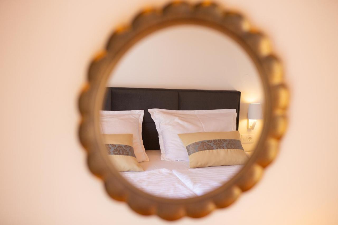 Apartments Adria Danka Кърк Екстериор снимка