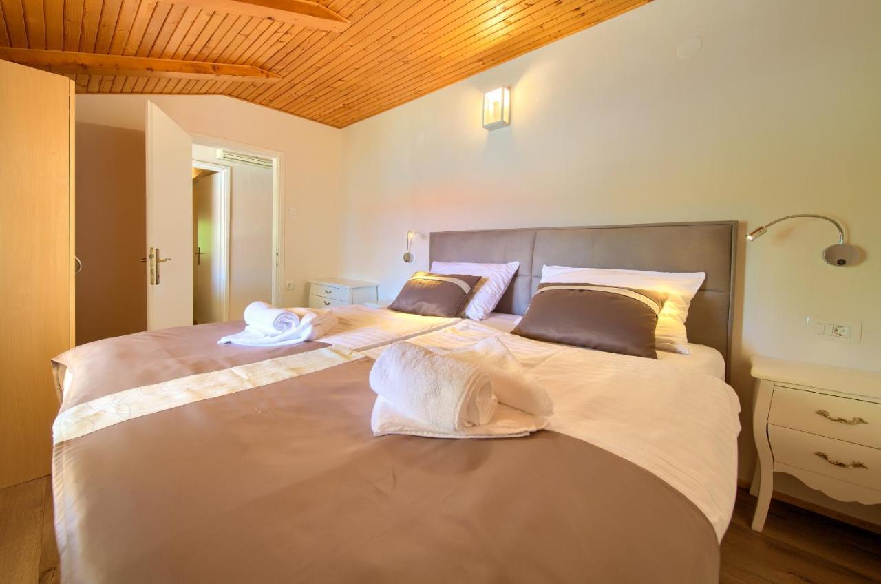 Apartments Adria Danka Кърк Екстериор снимка