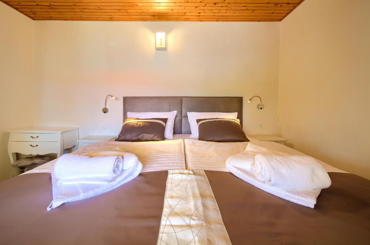 Apartments Adria Danka Кърк Екстериор снимка