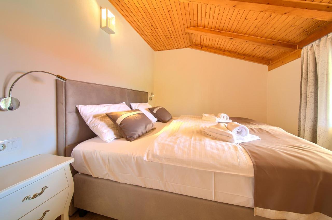 Apartments Adria Danka Кърк Екстериор снимка