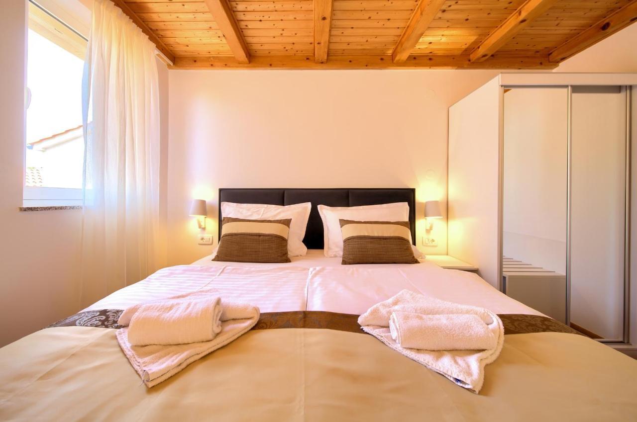 Apartments Adria Danka Кърк Екстериор снимка