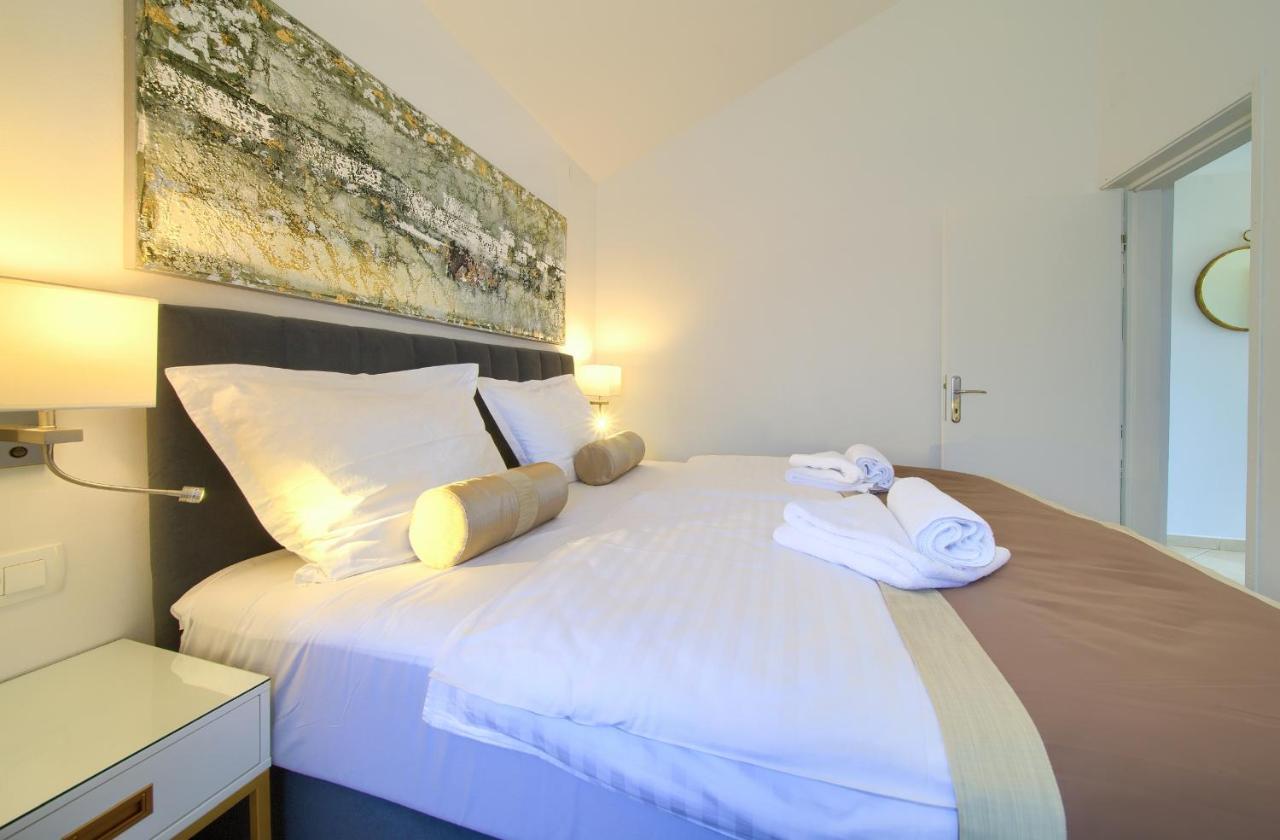 Apartments Adria Danka Кърк Екстериор снимка