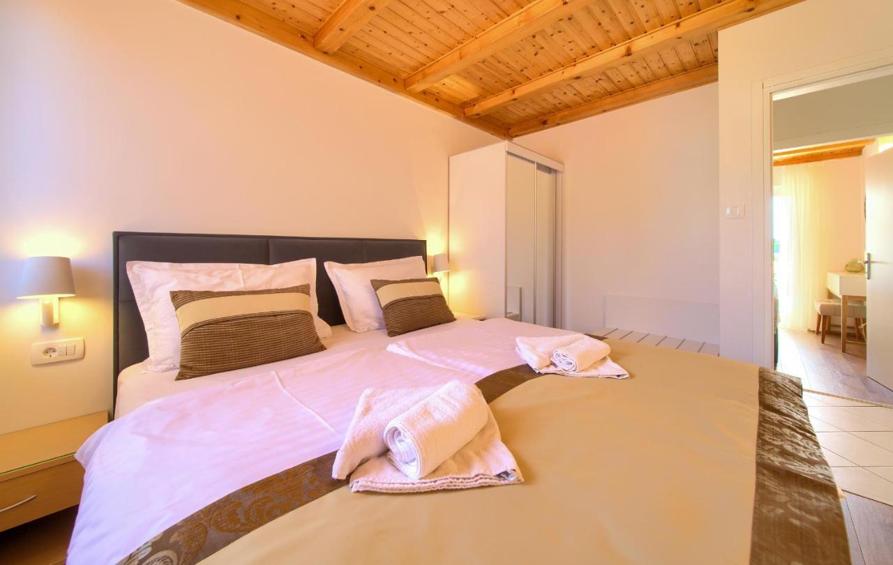 Apartments Adria Danka Кърк Екстериор снимка
