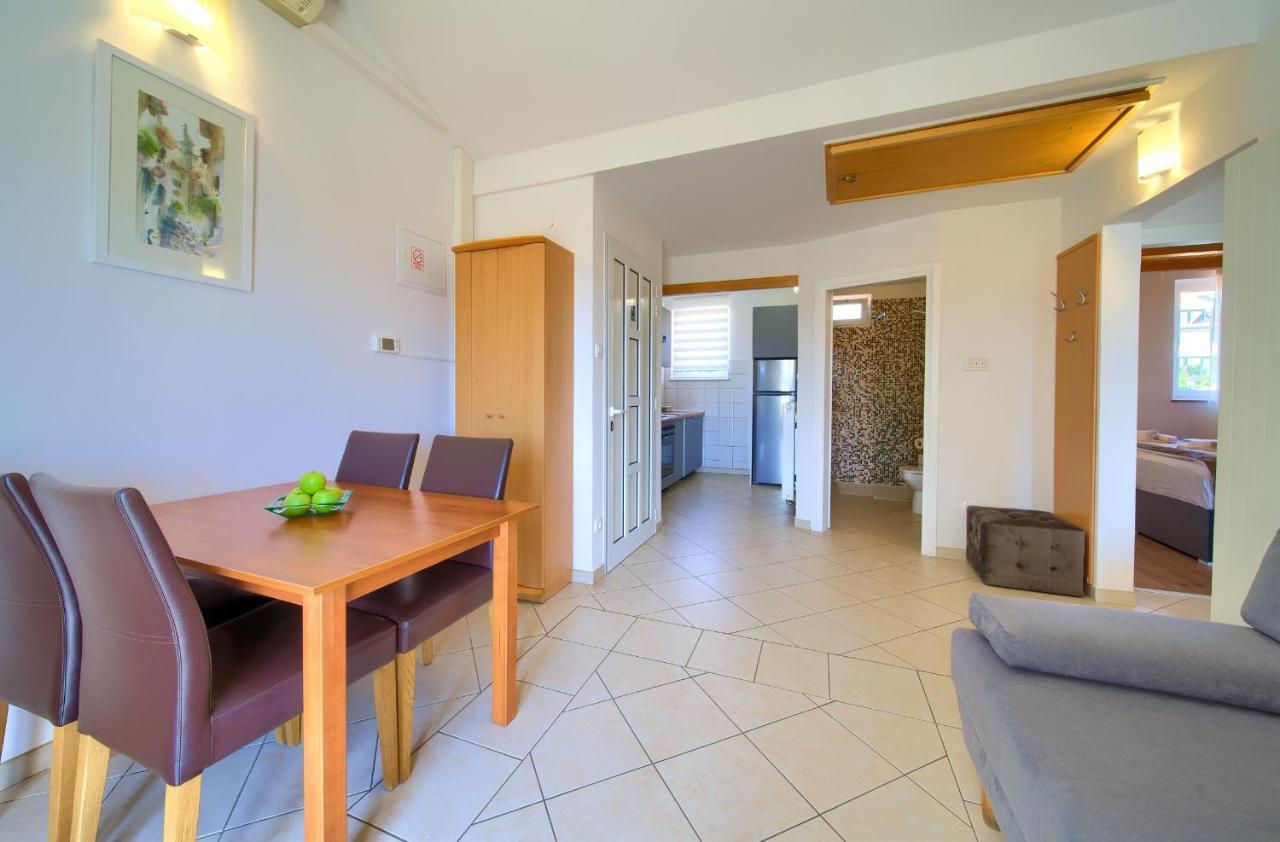 Apartments Adria Danka Кърк Екстериор снимка