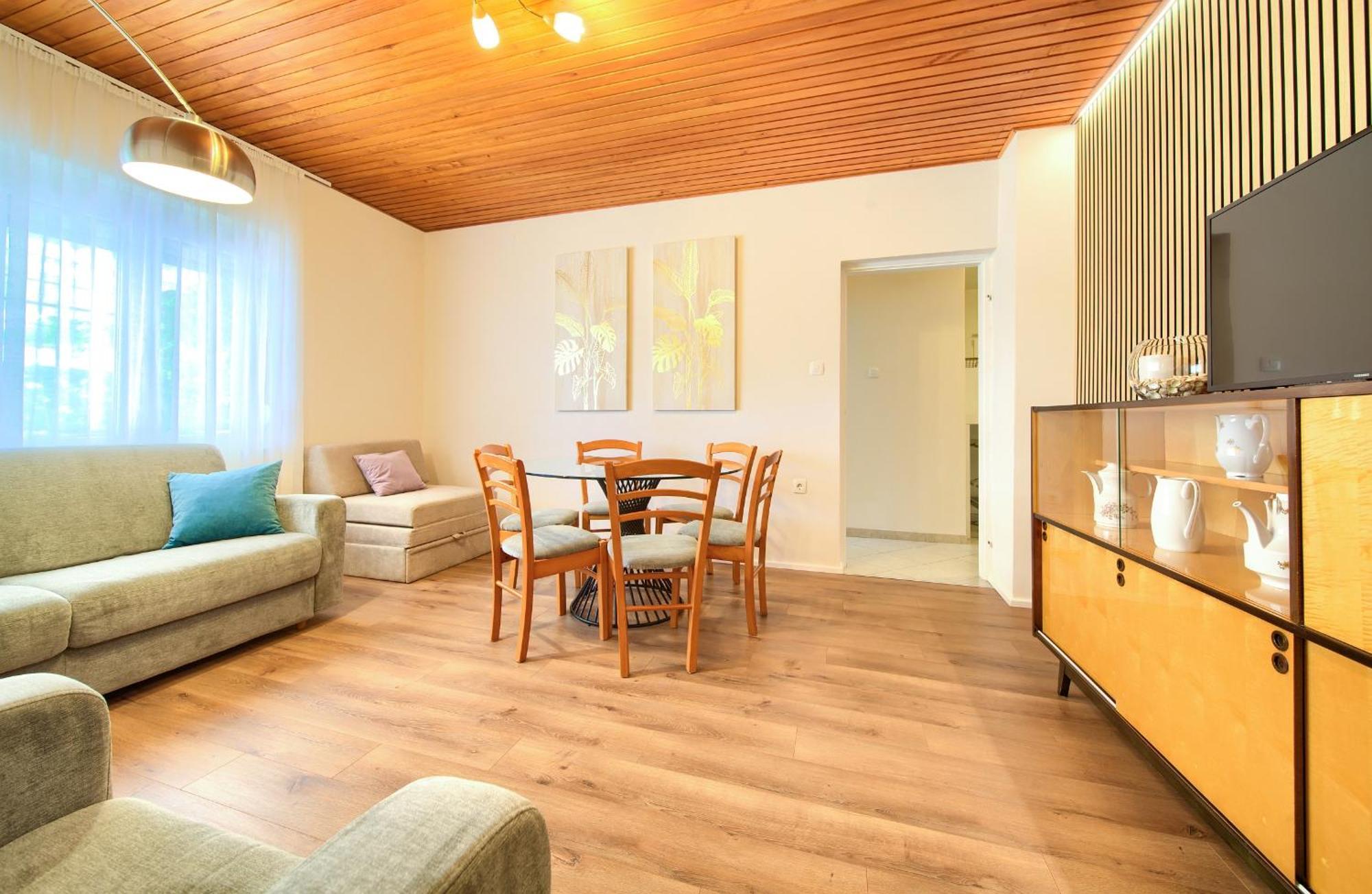 Apartments Adria Danka Кърк Екстериор снимка