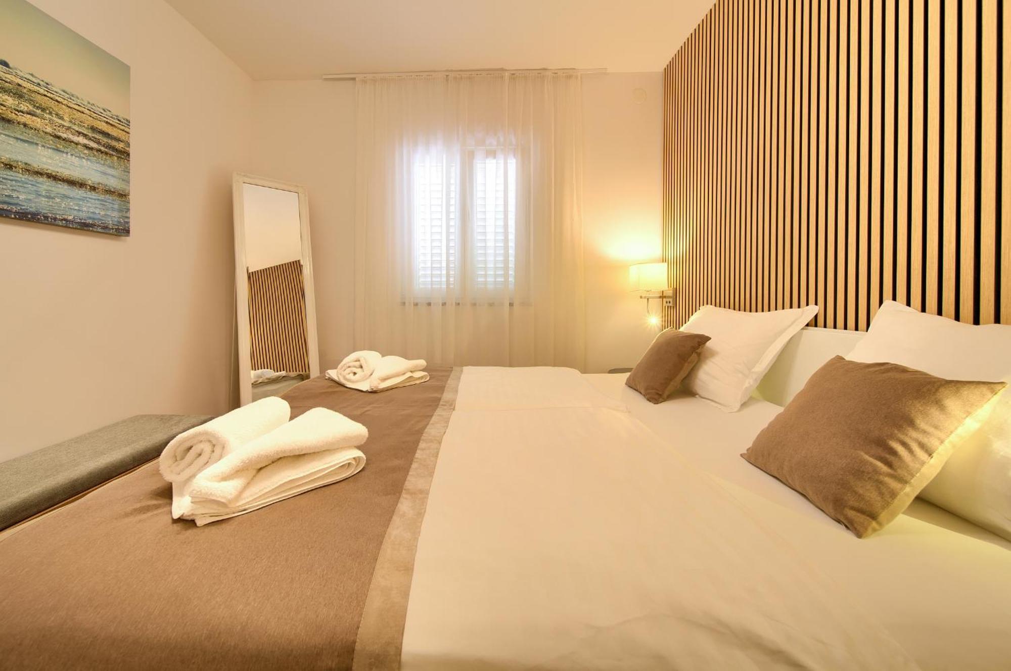 Apartments Adria Danka Кърк Екстериор снимка